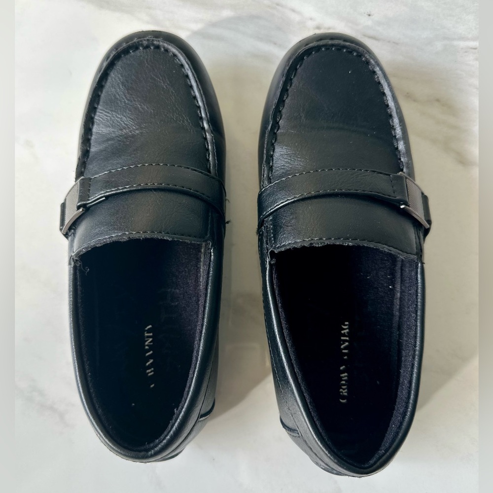 Gently worn boys Crown Vintage dress shoes.